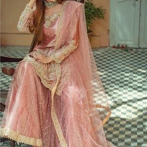 PAKISTANI FORMAL DRESS! Rizwan Ahmed size medium. Worn only ONCE!!